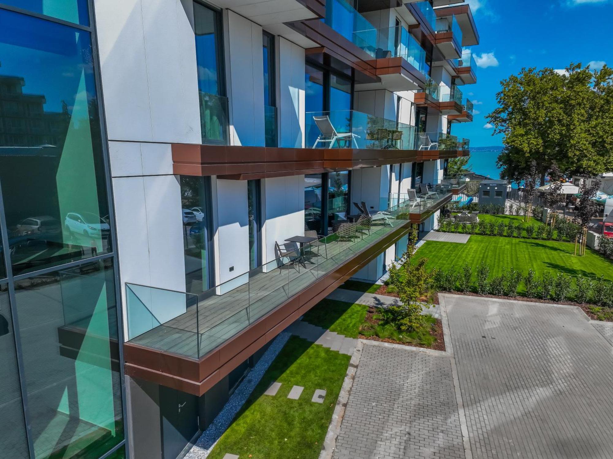 Bj81 Suite Hotel Siofok Luaran gambar