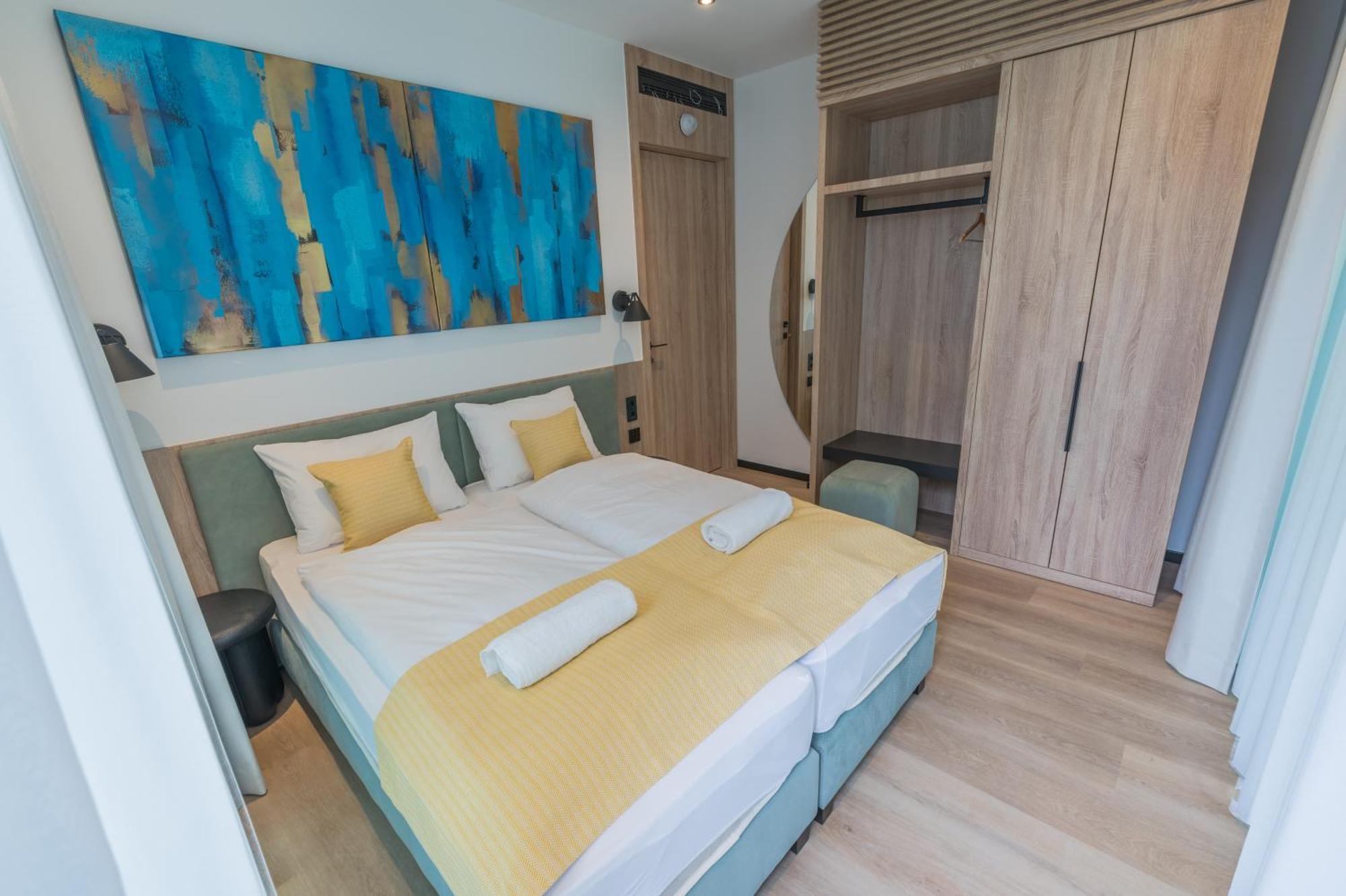 Bj81 Suite Hotel Siofok Luaran gambar
