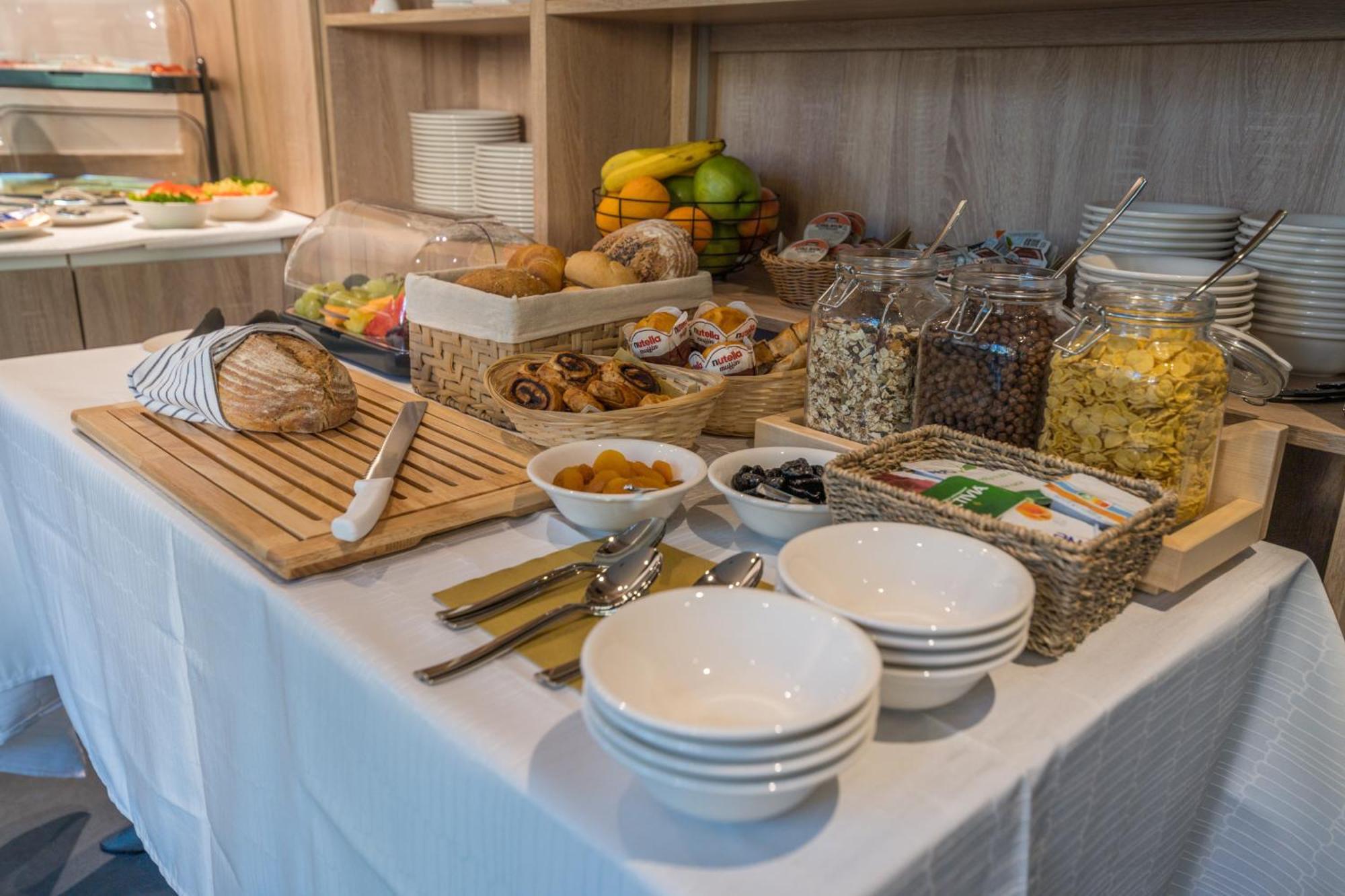 Bj81 Suite Hotel Siofok Luaran gambar