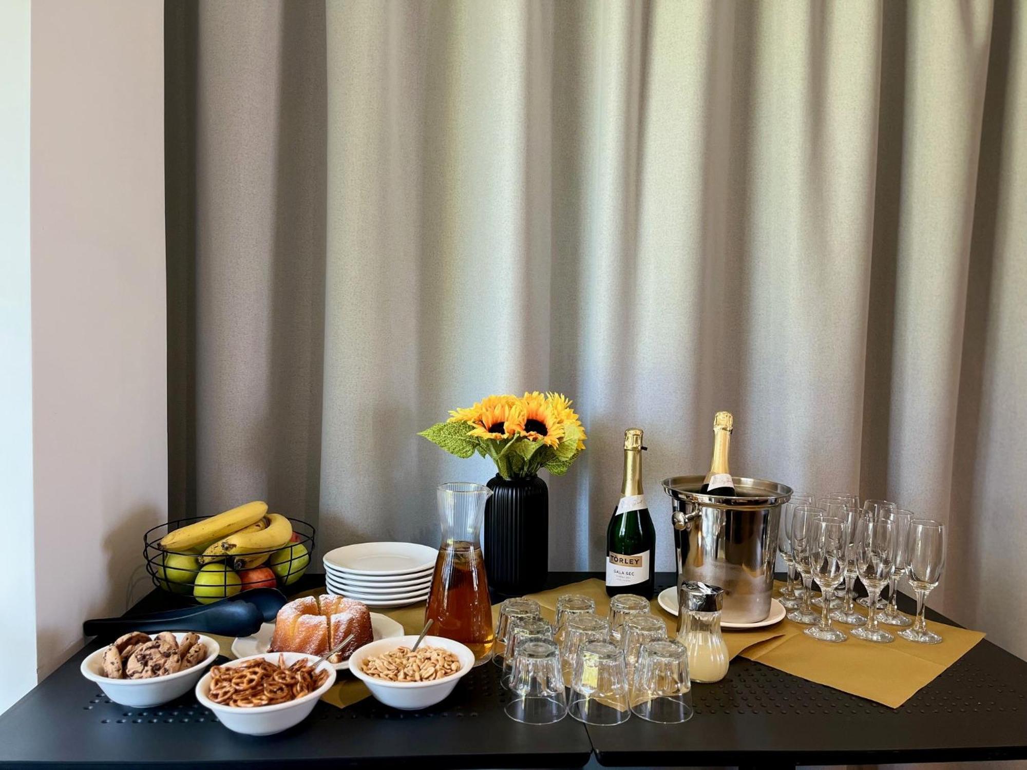 Bj81 Suite Hotel Siofok Luaran gambar